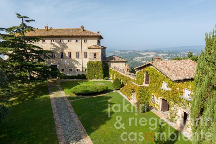 Image No.1-9 Bed Villa for sale
