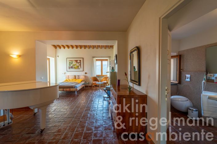 Image No.52-5 Bed Country House for sale