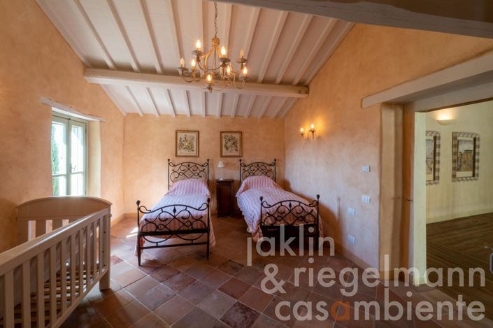 Image No.46-5 Bed Country House for sale