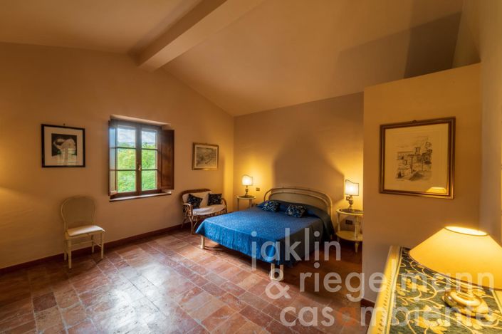 Image No.20-5 Bed Country House for sale