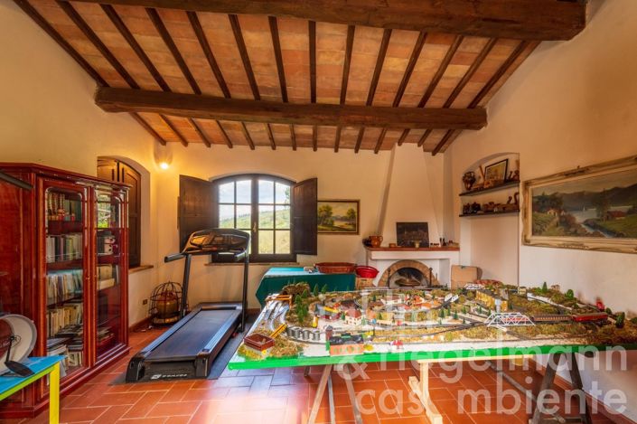 Image No.25-5 Bed Country House for sale