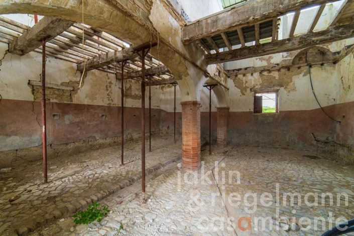 Image No.19-4 Bed Country House for sale