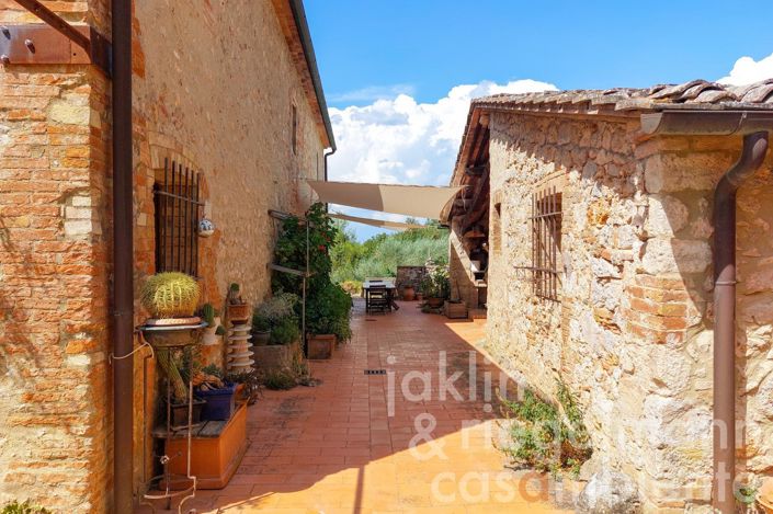 Image No.16-5 Bed Country House for sale