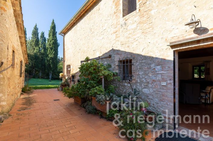 Image No.17-5 Bed Country House for sale