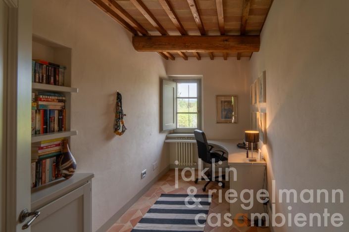 Image No.40-5 Bed Country House for sale