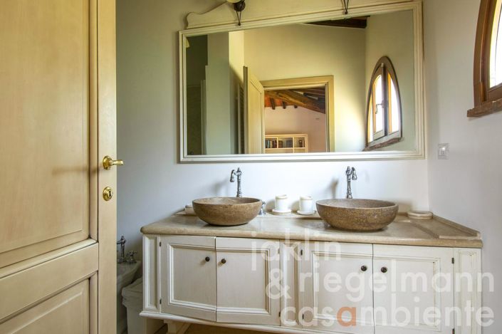 Image No.36-6 Bed Country House for sale