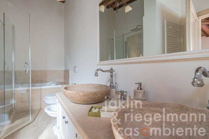 Image No.55-6 Bed Country House for sale