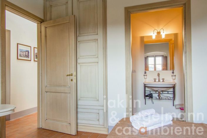 Image No.60-6 Bed Country House for sale