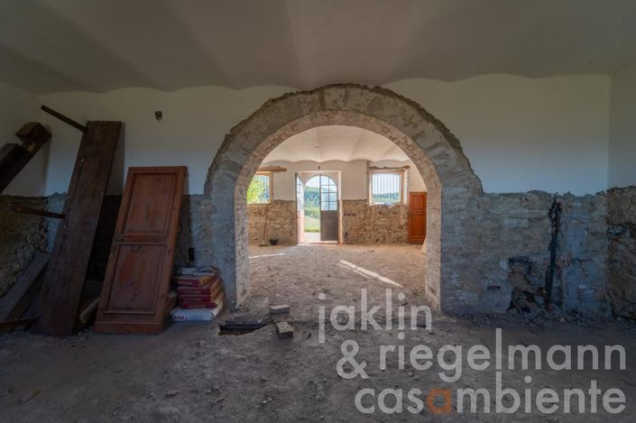 Image No.33-8 Bed Farmhouse for sale