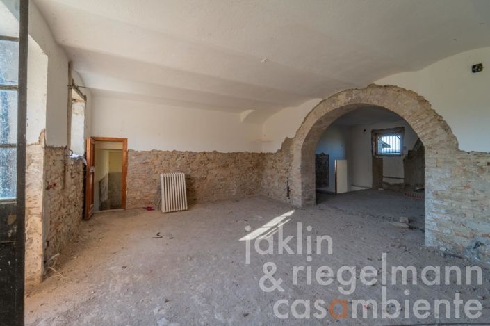 Image No.36-8 Bed Farmhouse for sale