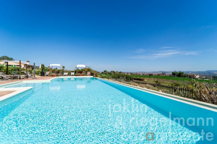 Image No.43-14 Bed Farmhouse for sale