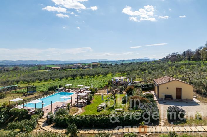 Image No.9-14 Bed Farmhouse for sale