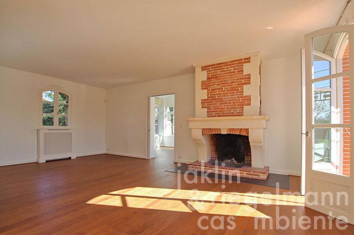 Image No.7-5 Bed Country House for sale