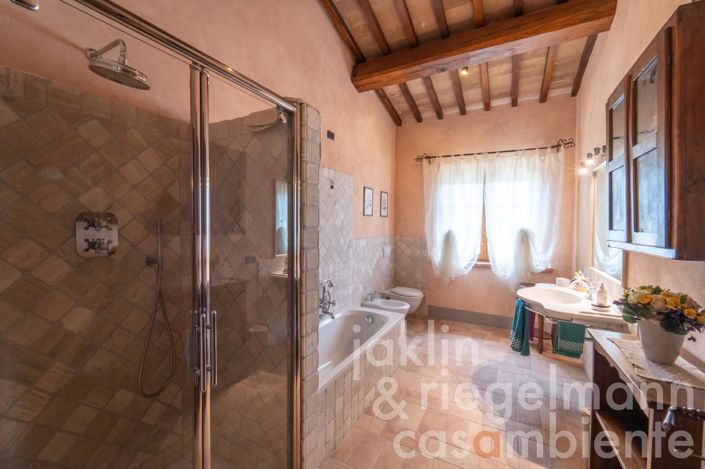 Image No.31-4 Bed Country House for sale