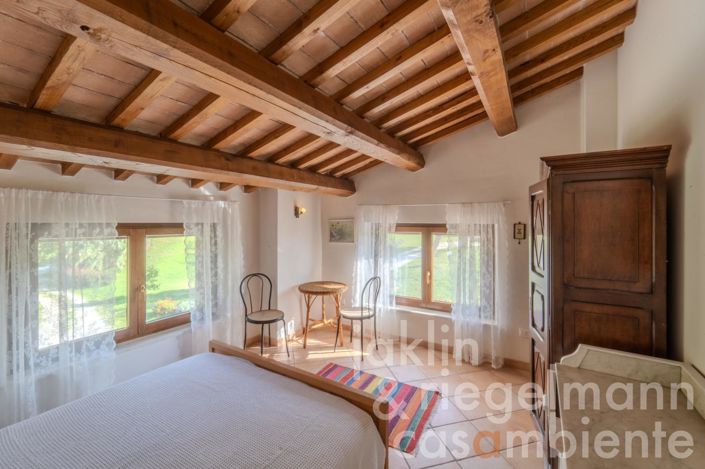 Image No.33-6 Bed Country House for sale