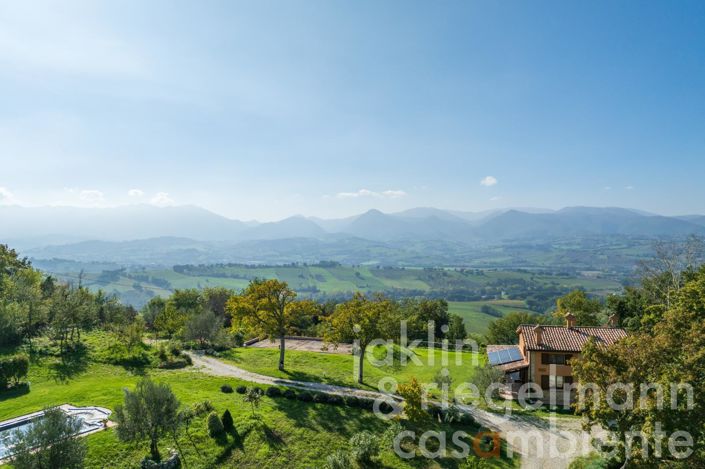 Image No.7-6 Bed Country House for sale