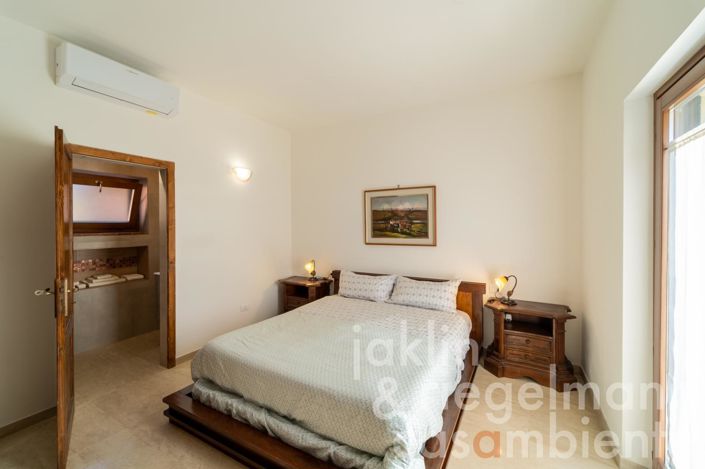 Image No.49-9 Bed Farmhouse for sale