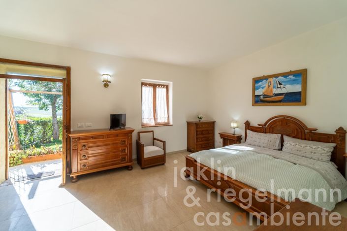 Image No.51-9 Bed Farmhouse for sale