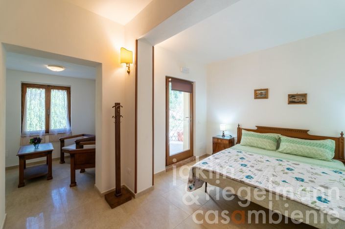 Image No.56-9 Bed Farmhouse for sale