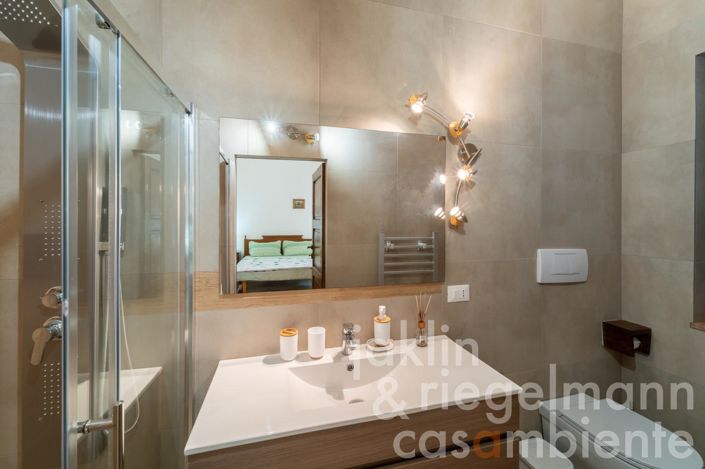 Image No.58-9 Bed Farmhouse for sale