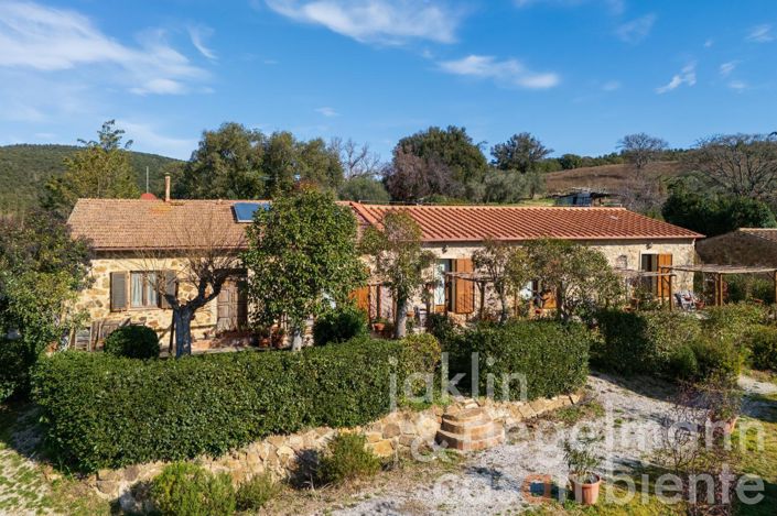 Image No.7-9 Bed Farmhouse for sale