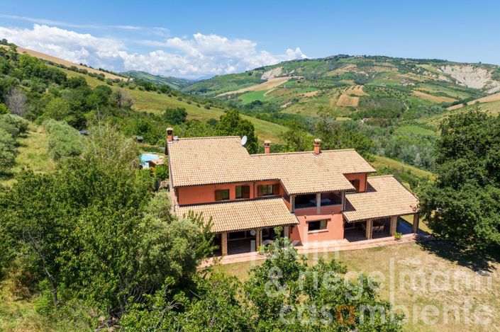 Image No.6-8 Bed Country House for sale