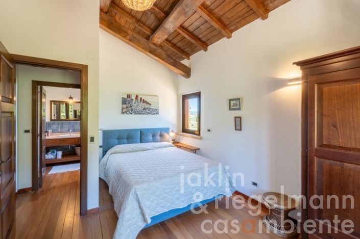 Image No.56-8 Bed Country House for sale