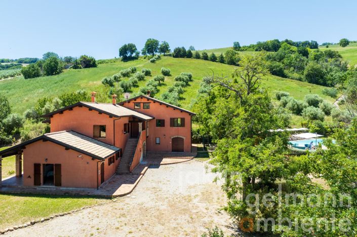 Image No.9-8 Bed Country House for sale