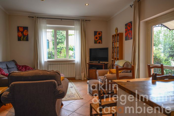 Image No.12-6 Bed House for sale