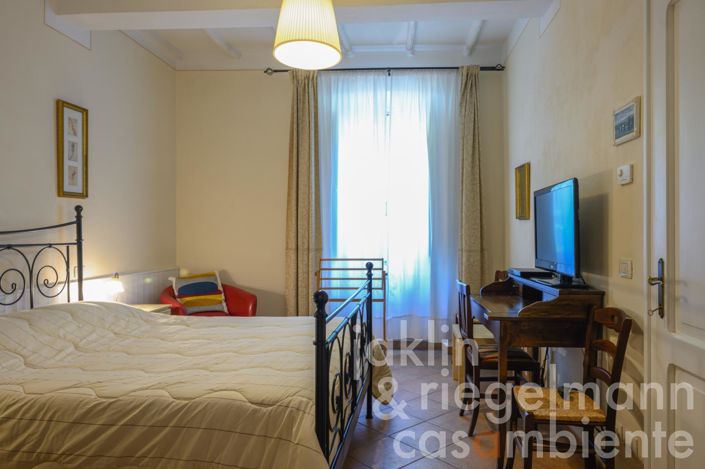 Image No.20-6 Bed House for sale