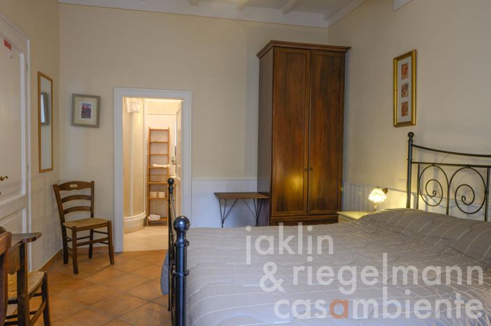 Image No.21-6 Bed House for sale