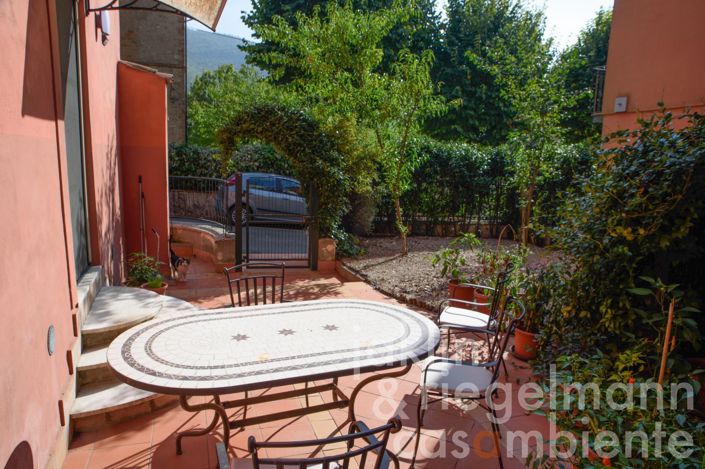 Image No.5-6 Bed House for sale