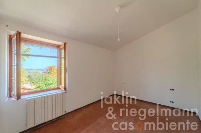 Image No.13-4 Bed Farmhouse for sale