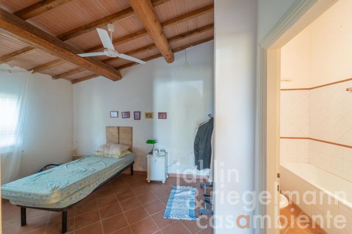 Image No.18-4 Bed Farmhouse for sale