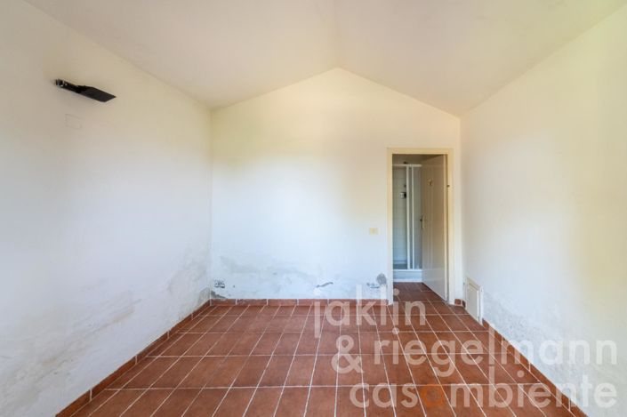 Image No.21-4 Bed Farmhouse for sale