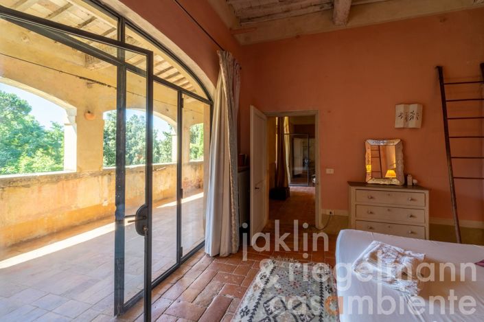 Image No.60-10 Bed Villa for sale