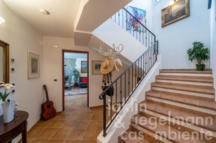 Image No.36-5 Bed Villa for sale