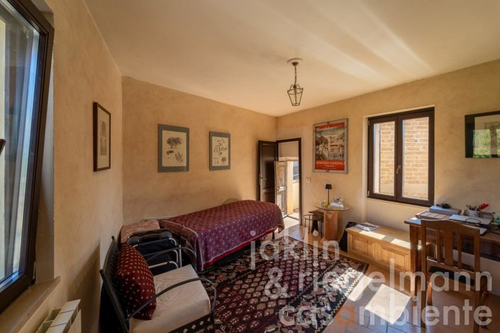 Image No.24-3 Bed Townhouse for sale