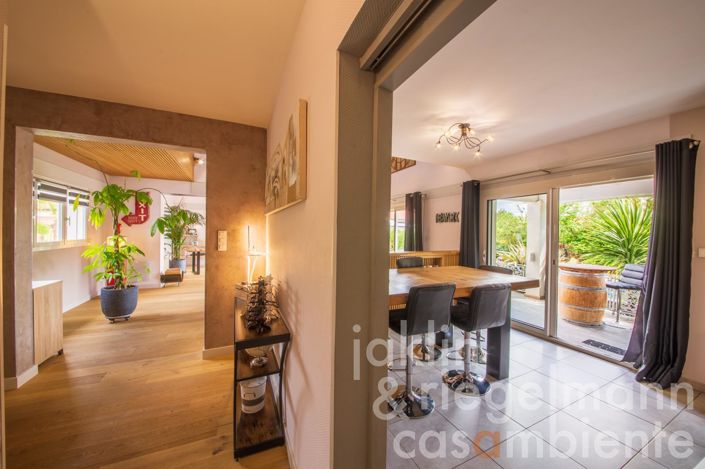 Image No.10-5 Bed Townhouse for sale