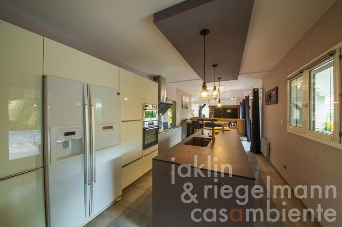 Image No.12-5 Bed Townhouse for sale