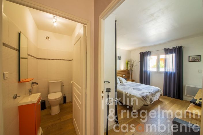 Image No.19-5 Bed Townhouse for sale