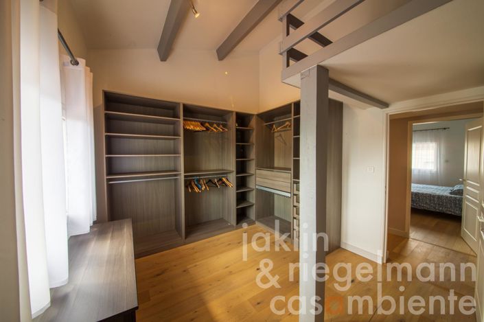 Image No.27-5 Bed Townhouse for sale