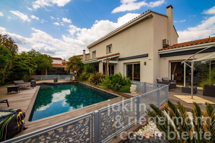 Image No.33-5 Bed Townhouse for sale