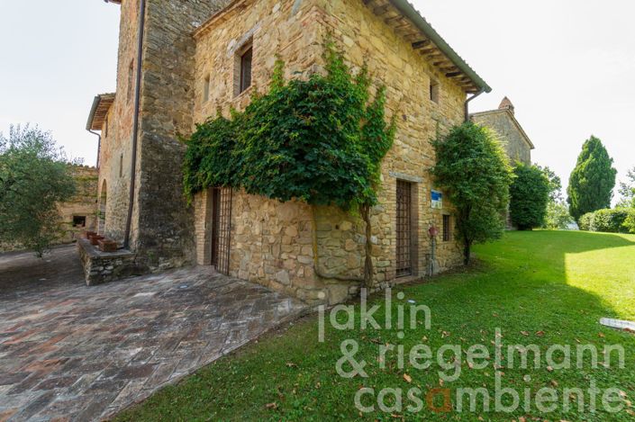 Image No.18-7 Bed Country House for sale