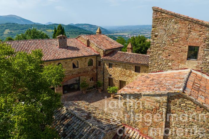 Image No.23-7 Bed Country House for sale