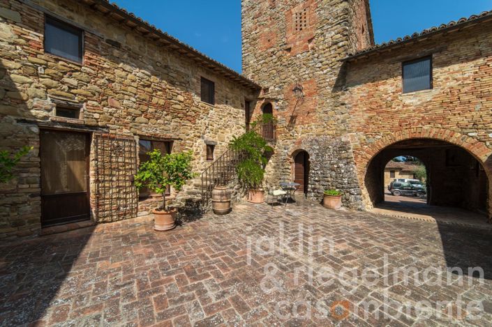 Image No.25-7 Bed Country House for sale