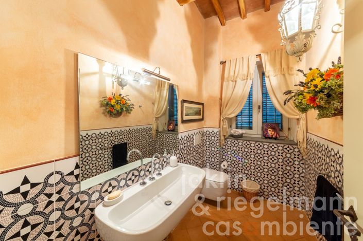 Image No.31-7 Bed Country House for sale