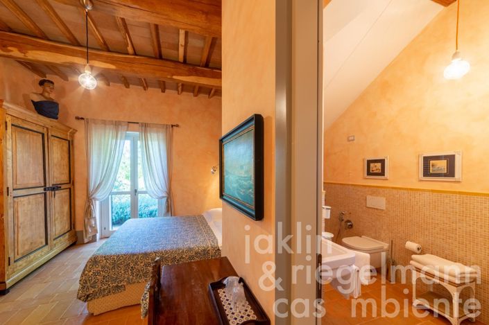 Image No.33-7 Bed Country House for sale