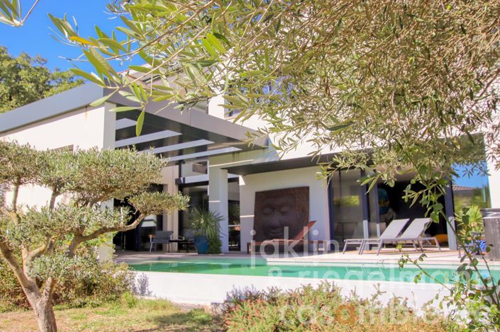 Image No.2-4 Bed Villa for sale