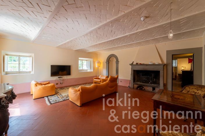 Image No.52-10 Bed Villa for sale